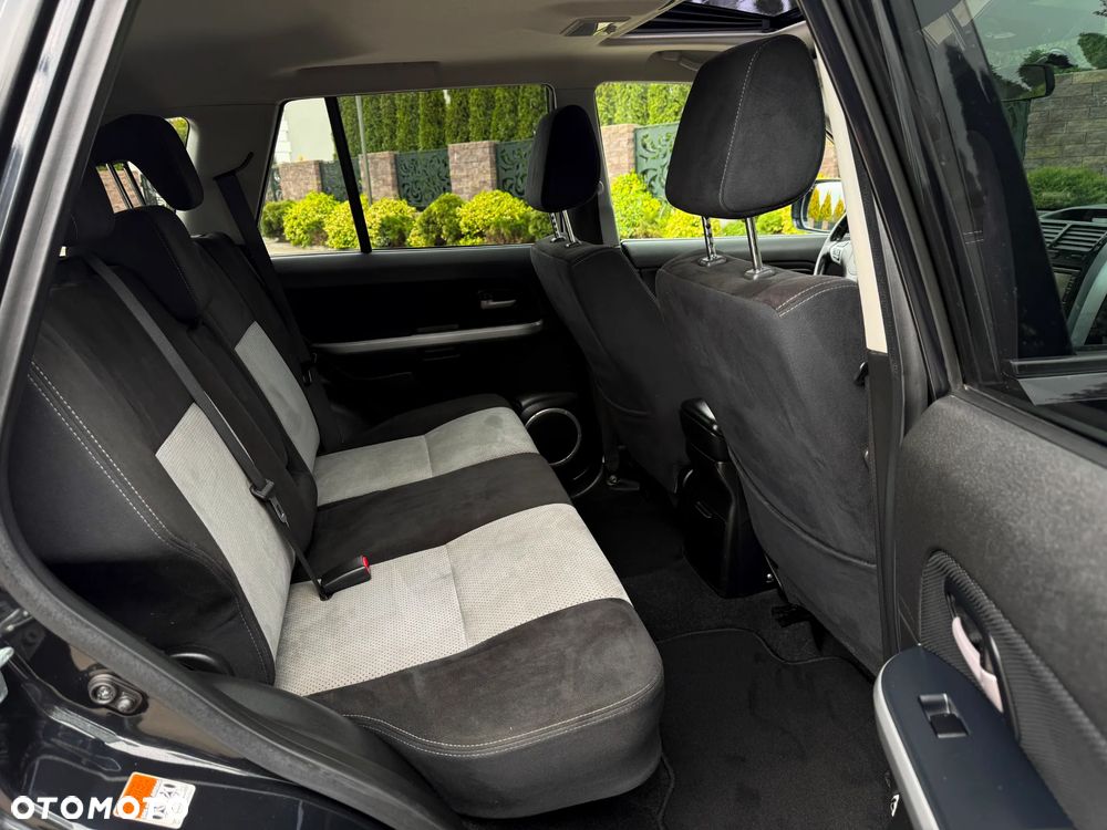 Suzuki Grand Vitara 2.0 Comfort + - 10