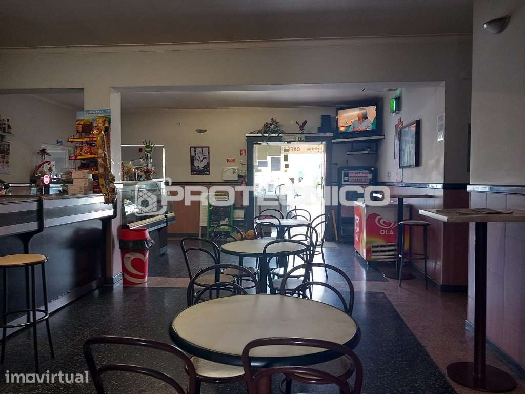 Restaurante Totalmente Equipado e Apartamento T3 para Reabilitar - Grande imagem: 2/23