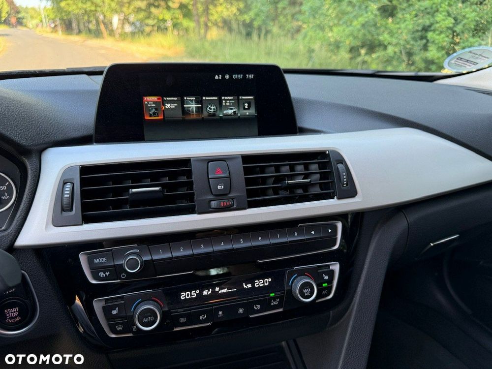 BMW Seria 3 318d Sport Line Shadow - 15