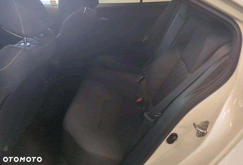 Toyota Corolla - 10