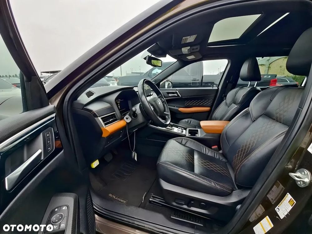 Mitsubishi Outlander - 8