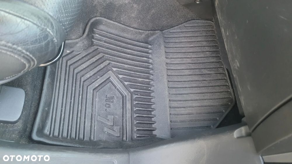 Mitsubishi Outlander - 7