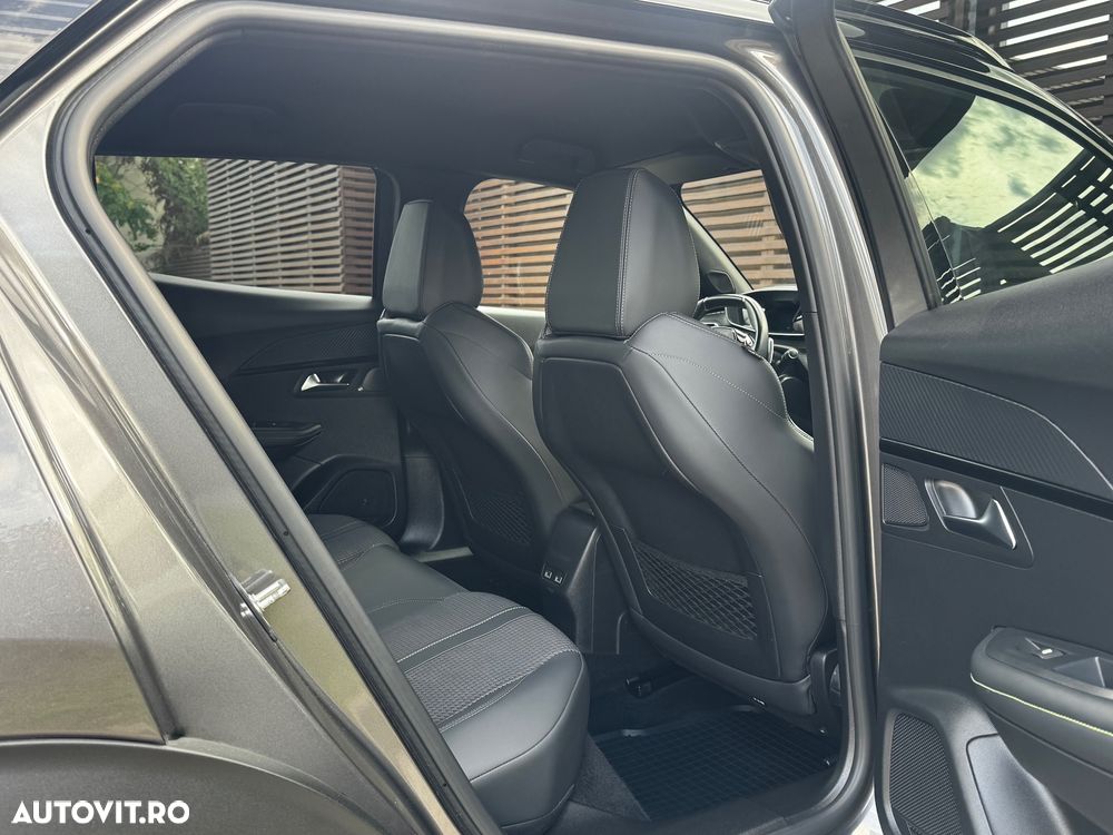 Peugeot 2008 PureTech 130 EAT8 GT - 22