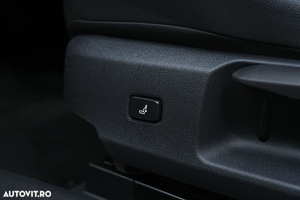 Toyota Corolla 2.0 HSD Exclusive Plus GR Sport Bi-Tone - 18