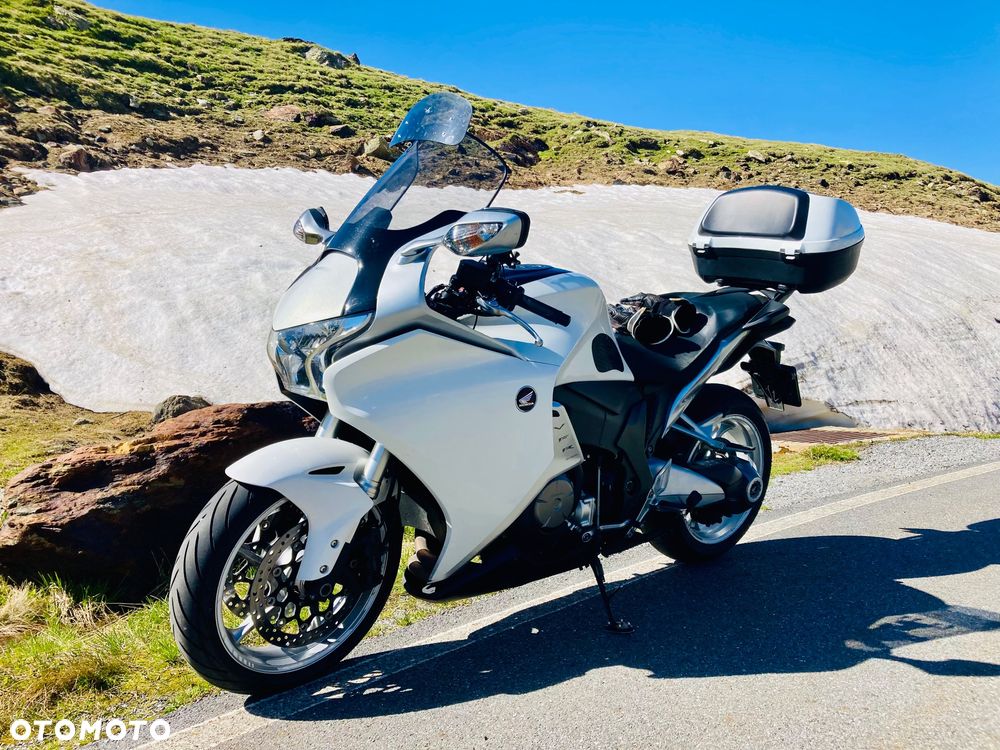 Honda VFR - 3