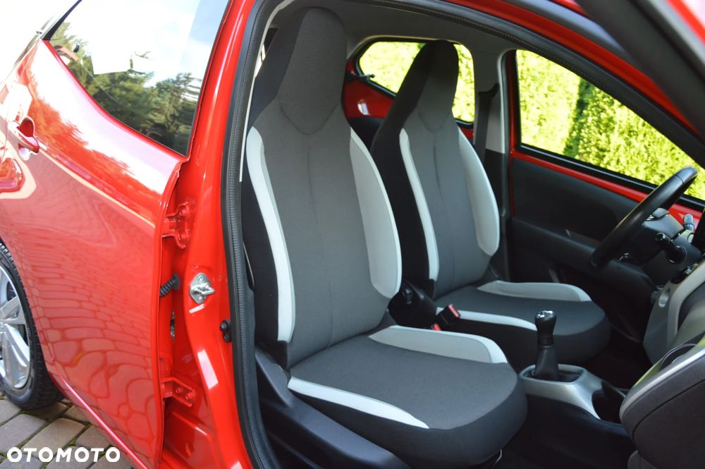 Toyota Aygo x-play touch - 27