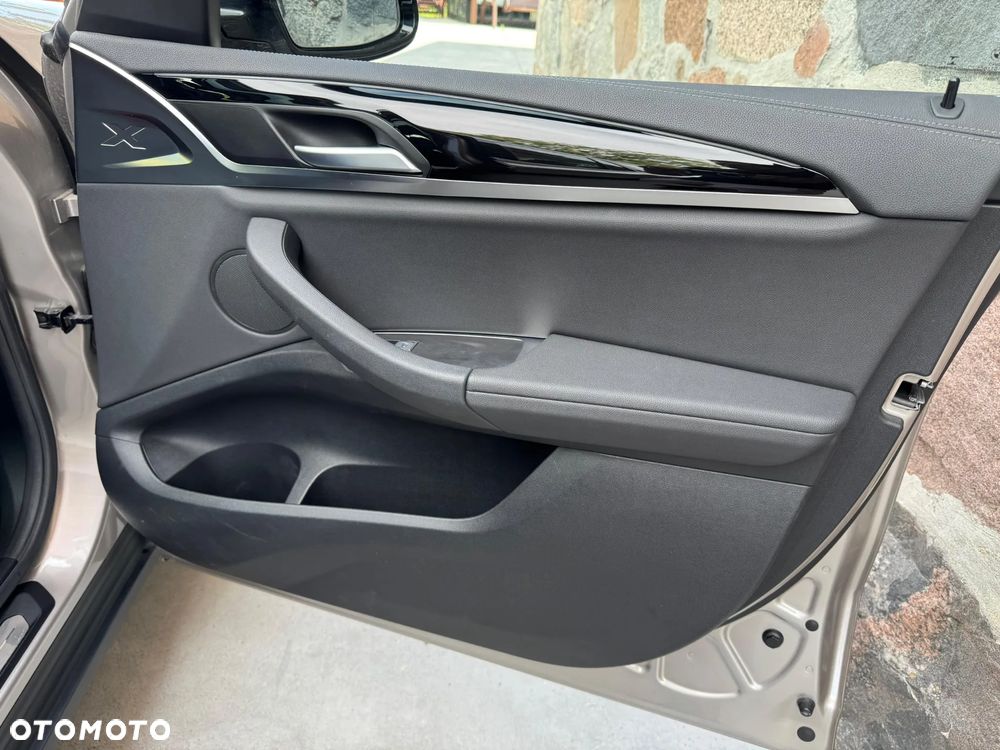 BMW iX3 80kWh Impressive - 17