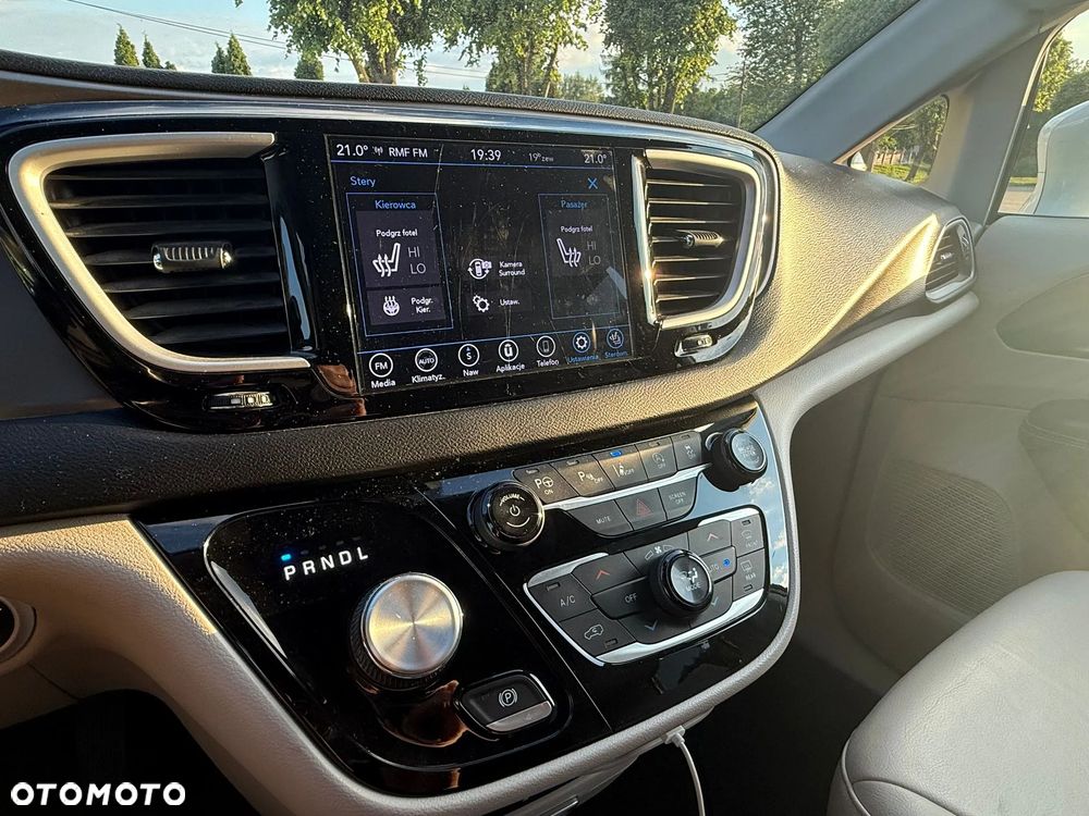 Chrysler Pacifica - 12