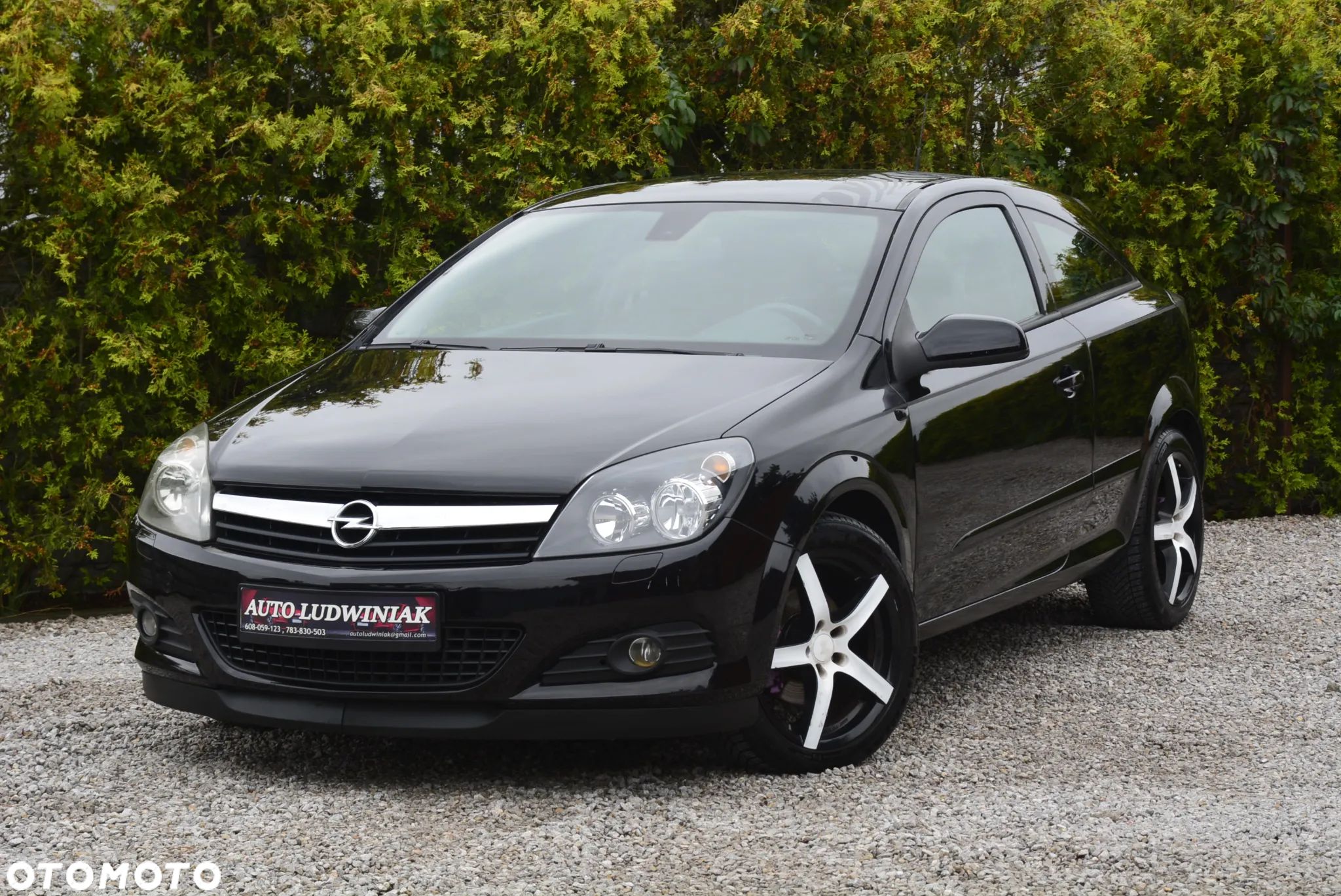 Opel Astra GTC 1.6 NAVI - 1