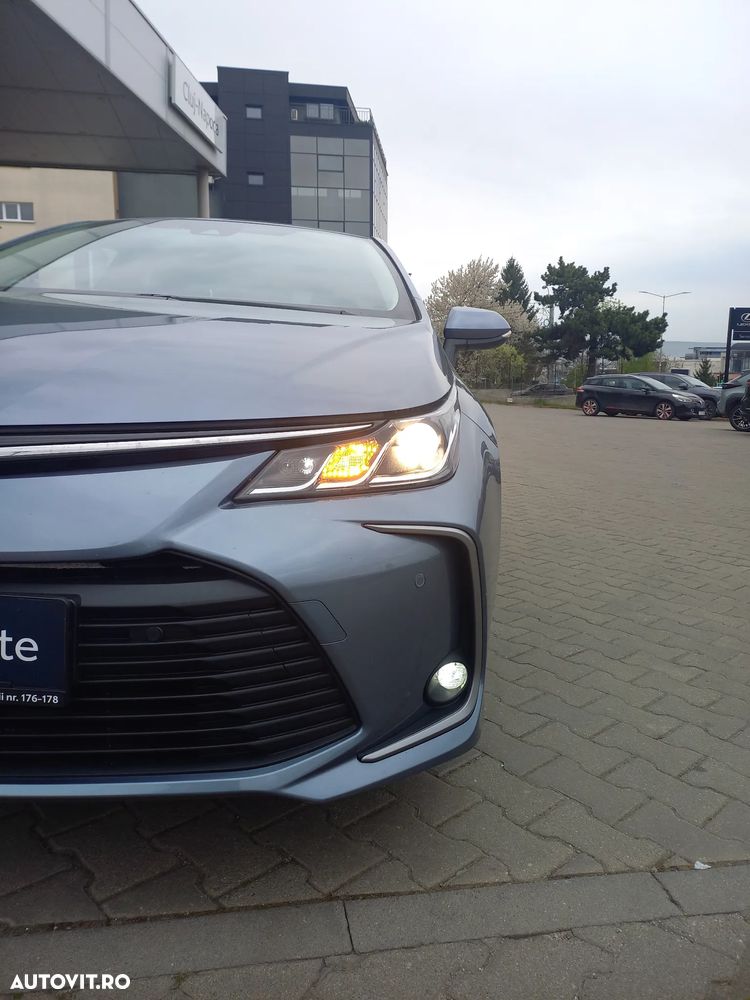 Toyota Corolla 1.8 HSD Business - 28