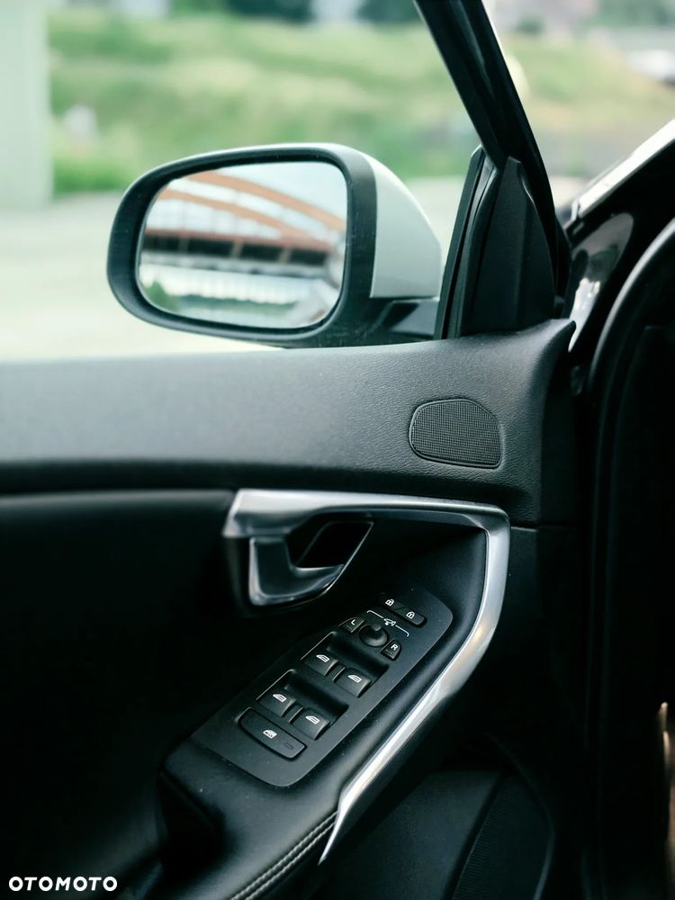 Volvo V40 T3 Drive-E R-Design Momentum - 18