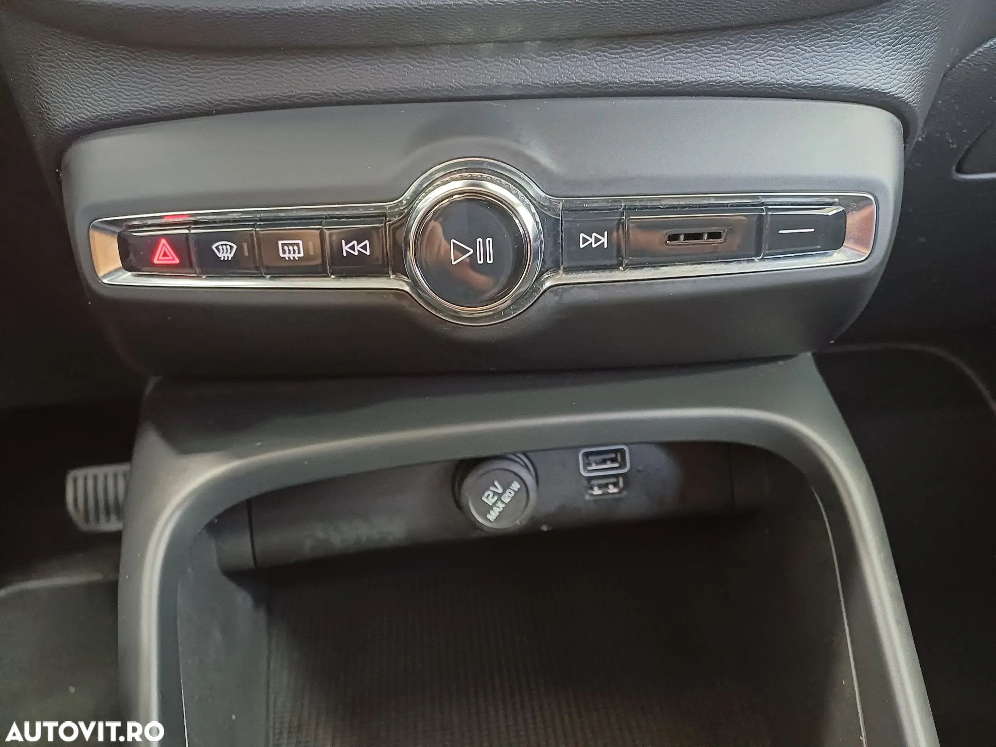Volvo XC 40 T3 AT8 Momentum Pro - 13