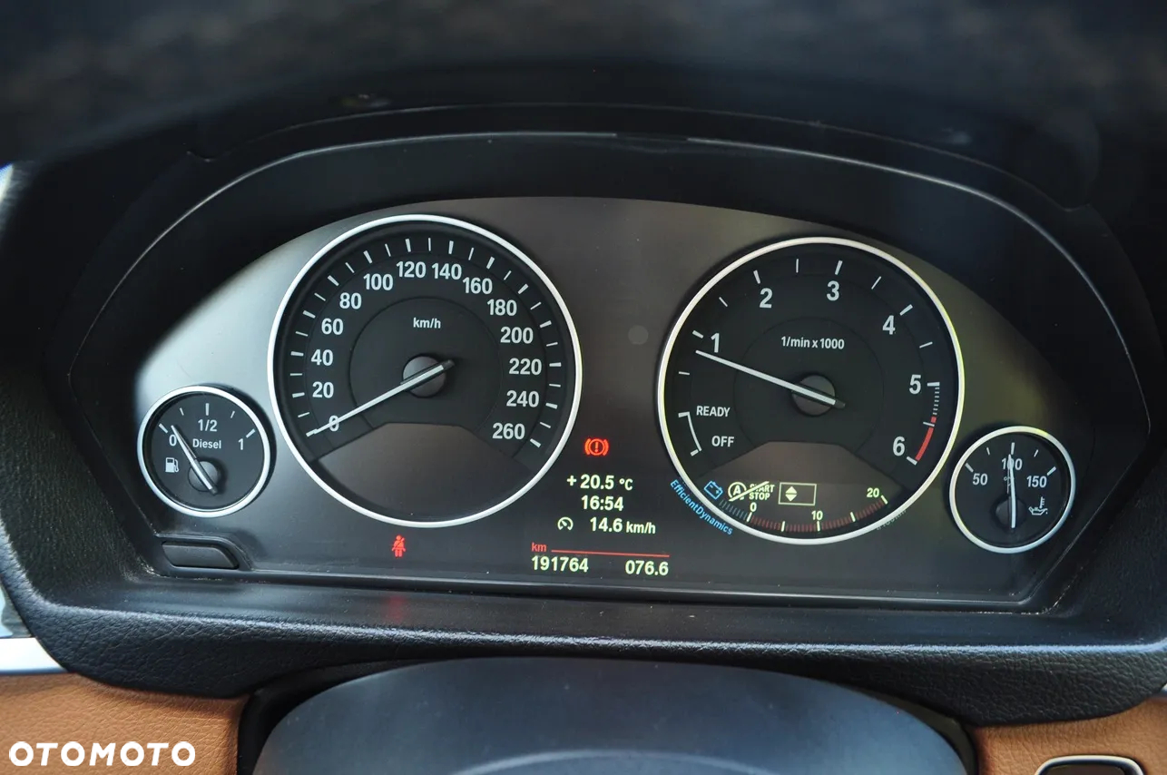 BMW Seria 3 318d Luxury Line - 13