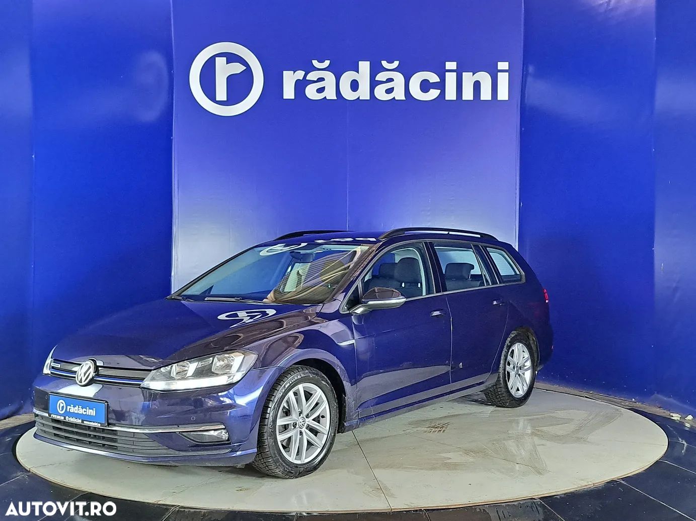 Volkswagen Golf - 1