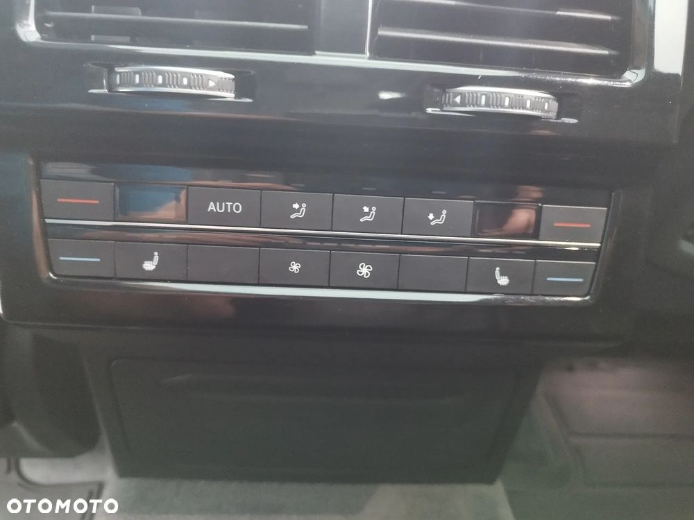 Volkswagen Touareg - 34