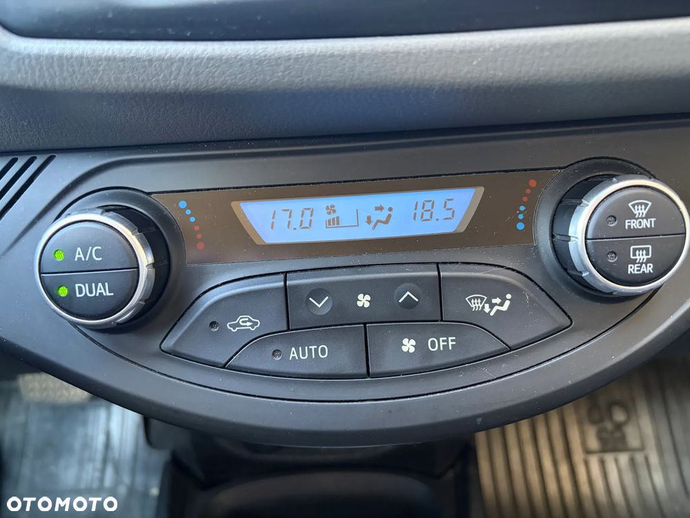 Toyota Yaris Hybrid 100 Active EU6 - 13