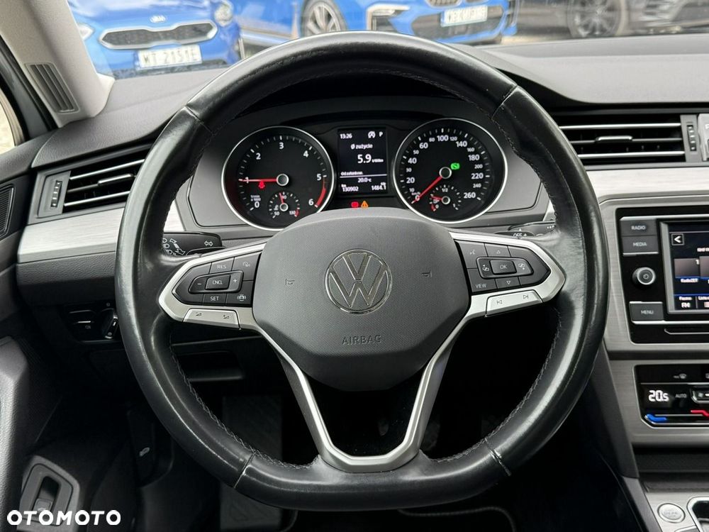 Volkswagen Passat - 20