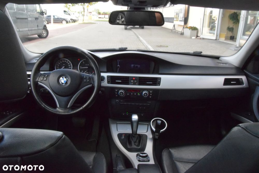 BMW Seria 3 320d xDrive DPF - 31