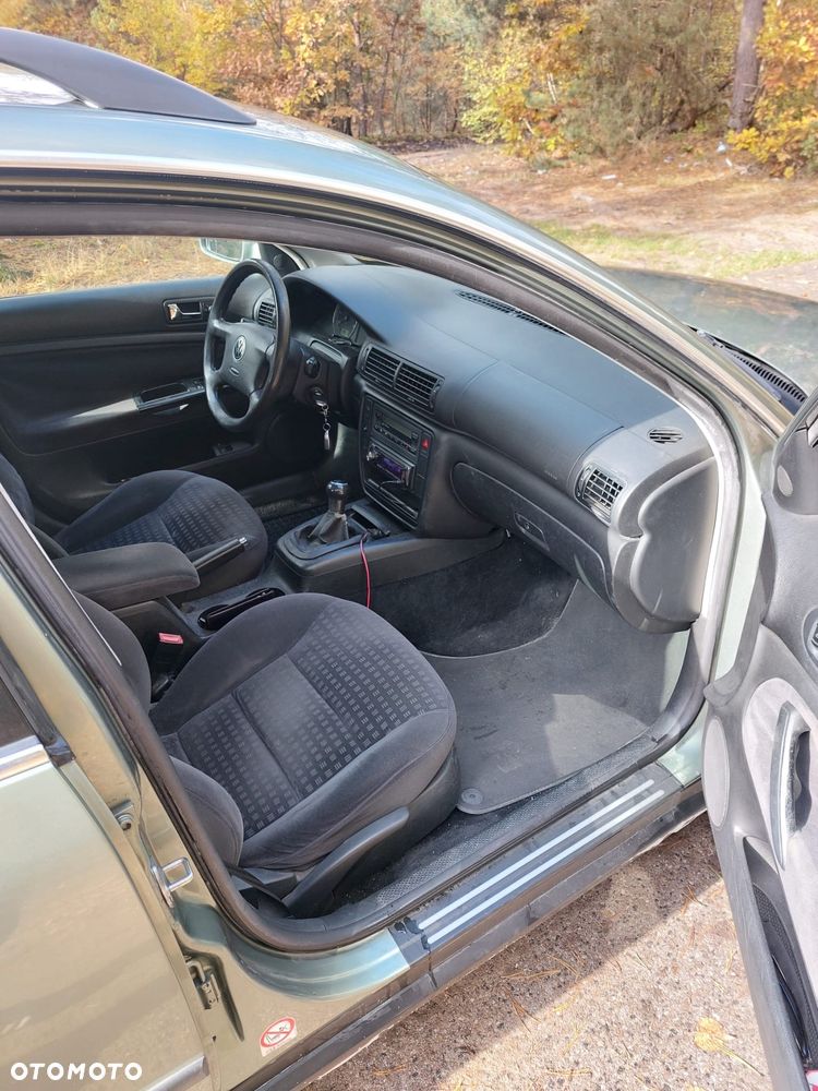 Volkswagen Passat 1.9 TDI Comfortline - 8