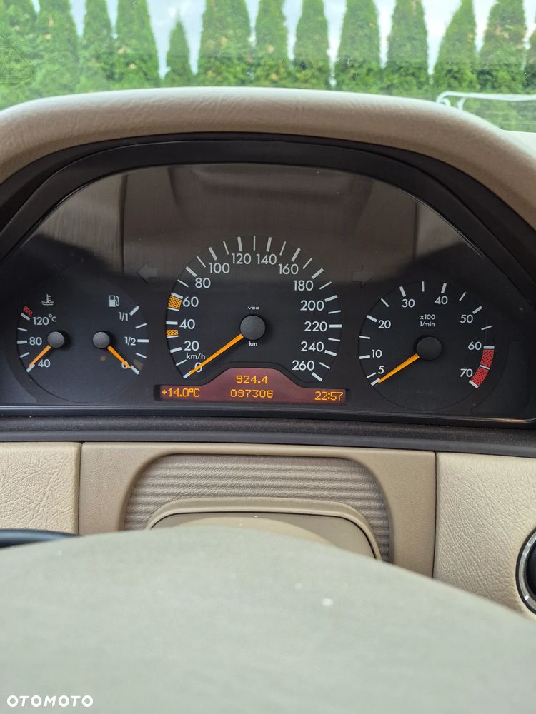 Mercedes-Benz Klasa E 320 4-Matic Elegance - 11