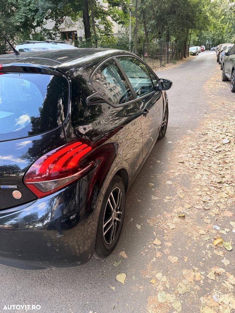 Peugeot 208 1.2 L PureTech Active - 4