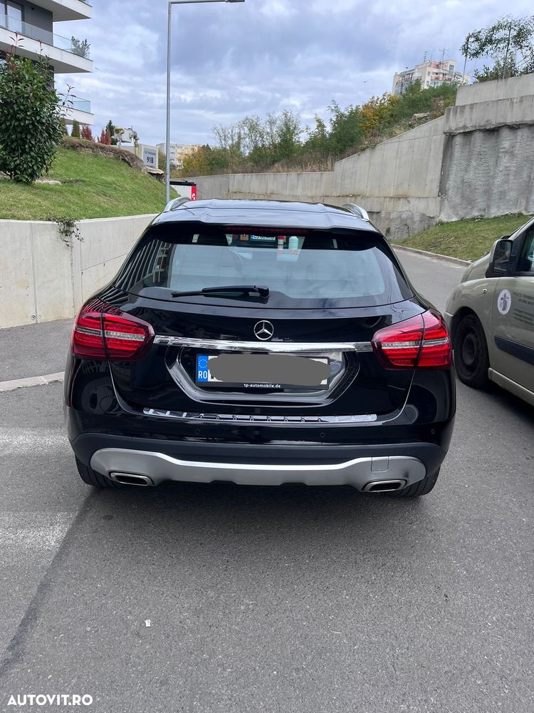 Mercedes-Benz GLA - 11