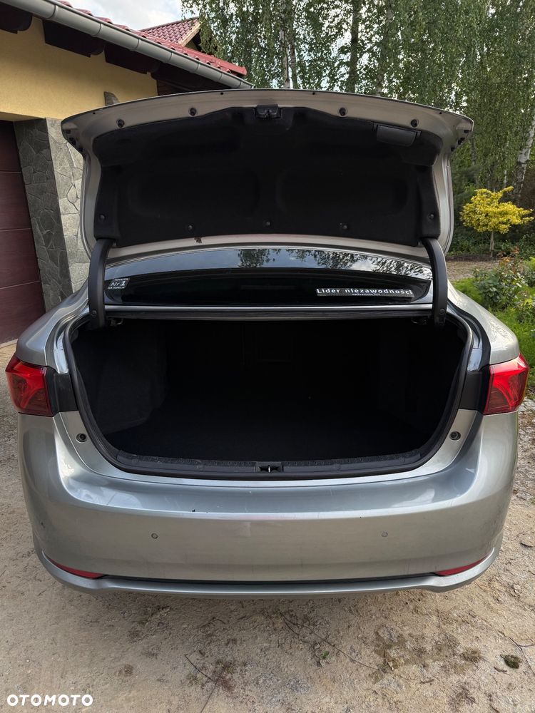 Toyota Avensis - 12
