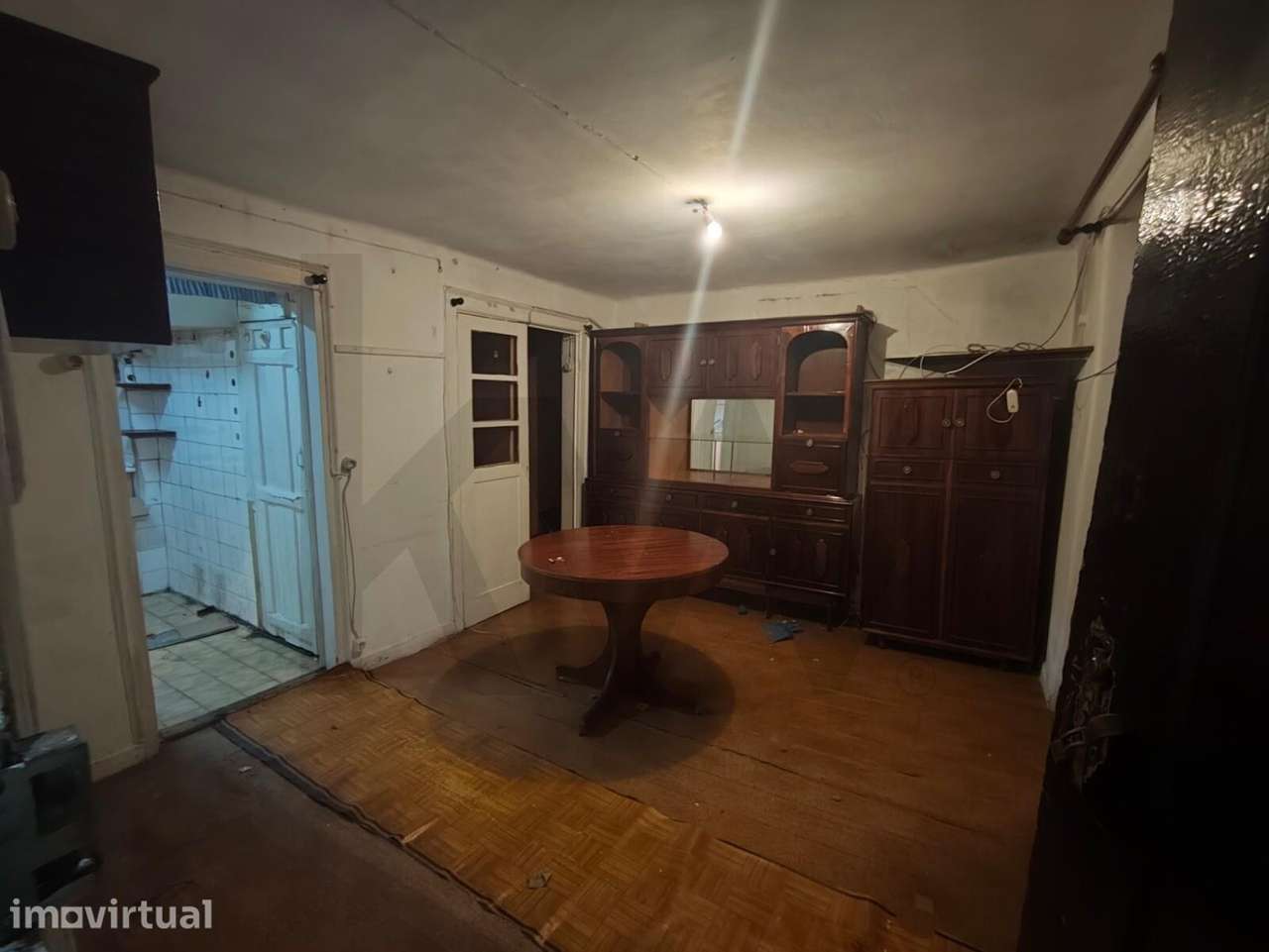 Oportunidade | T1 para obras em prédio com áreas comuns reabilitadas | - Grande imagem: 2/10