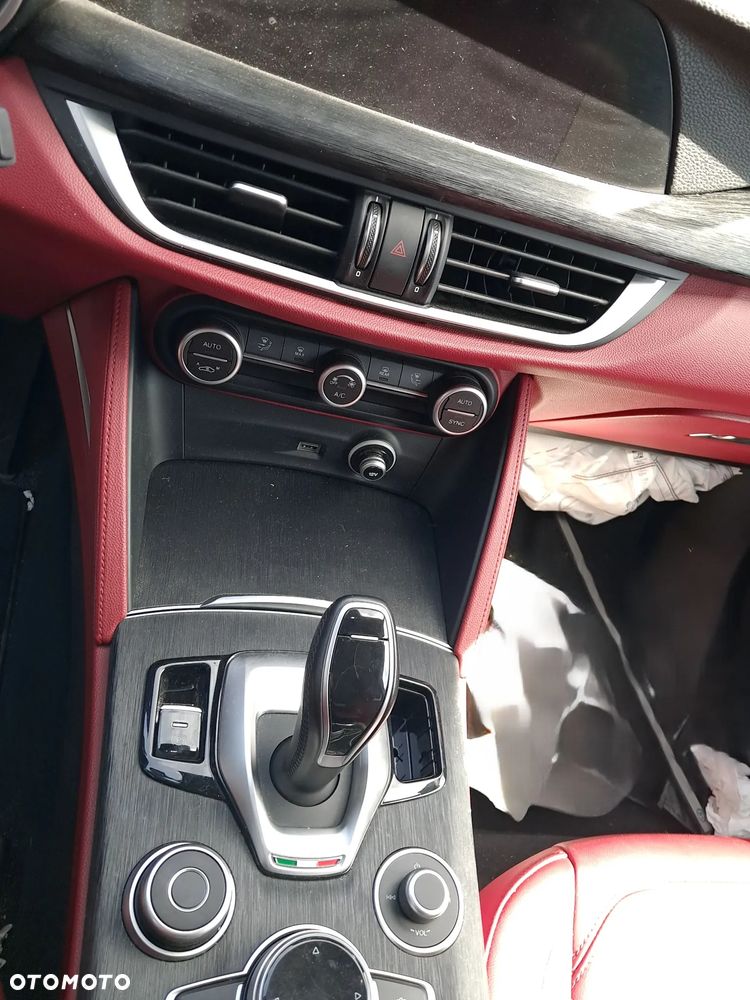 Alfa Romeo Stelvio - 9