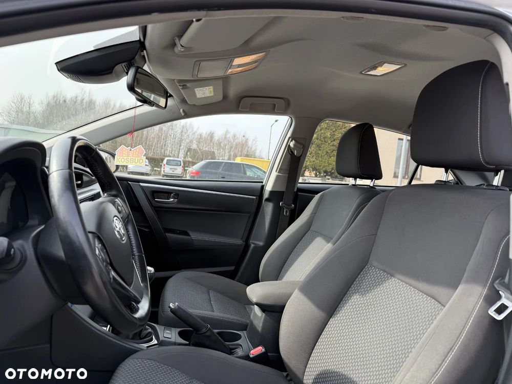 Toyota Corolla 1.6 Classic Plus - 16