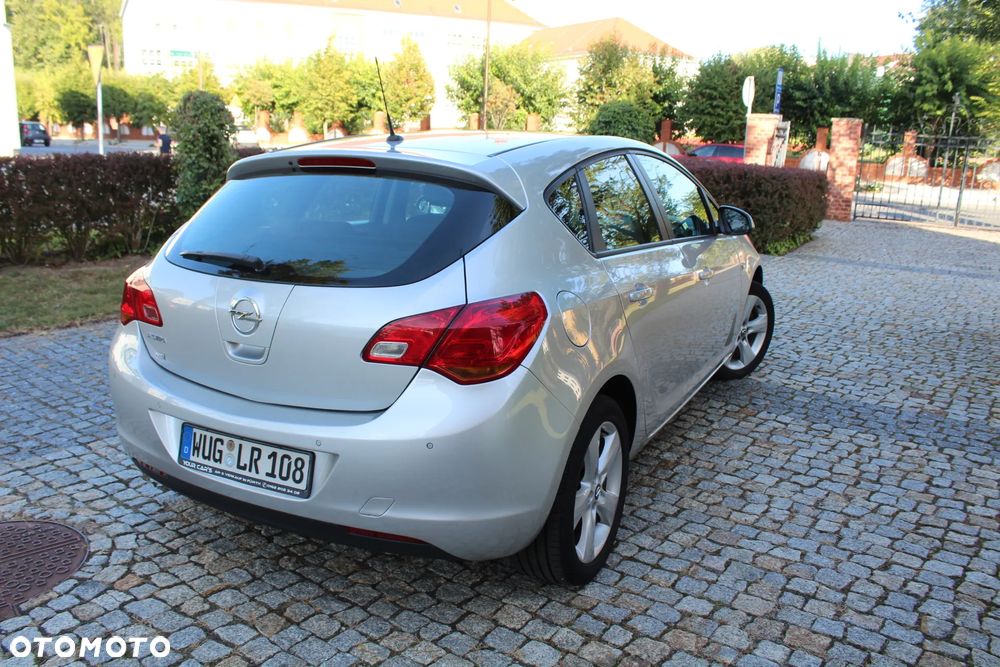 Opel Astra 1.6 Energy EU6 - 11