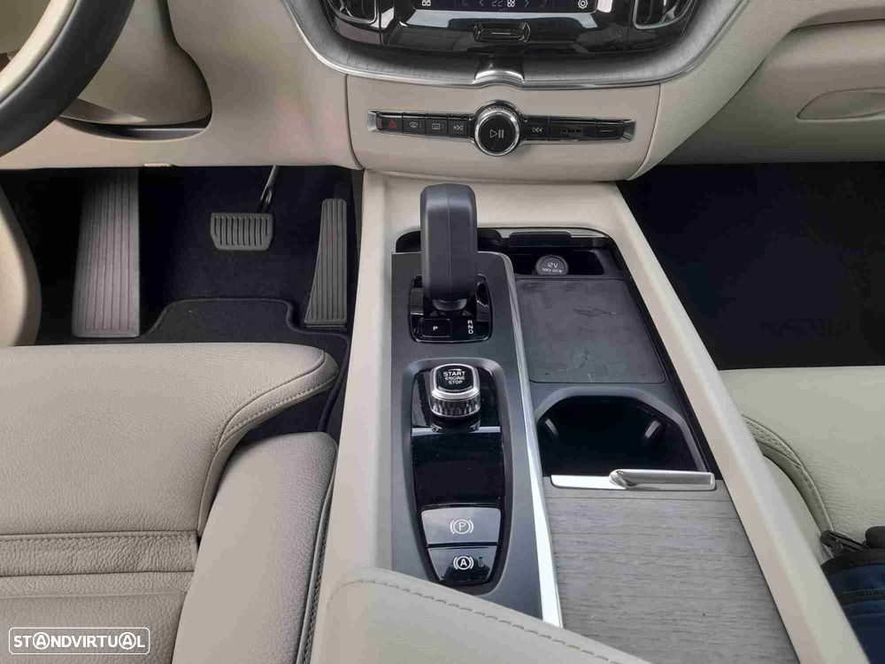 Volvo XC 60 2.0 T6 PHEV Plus Bright AWD - 17