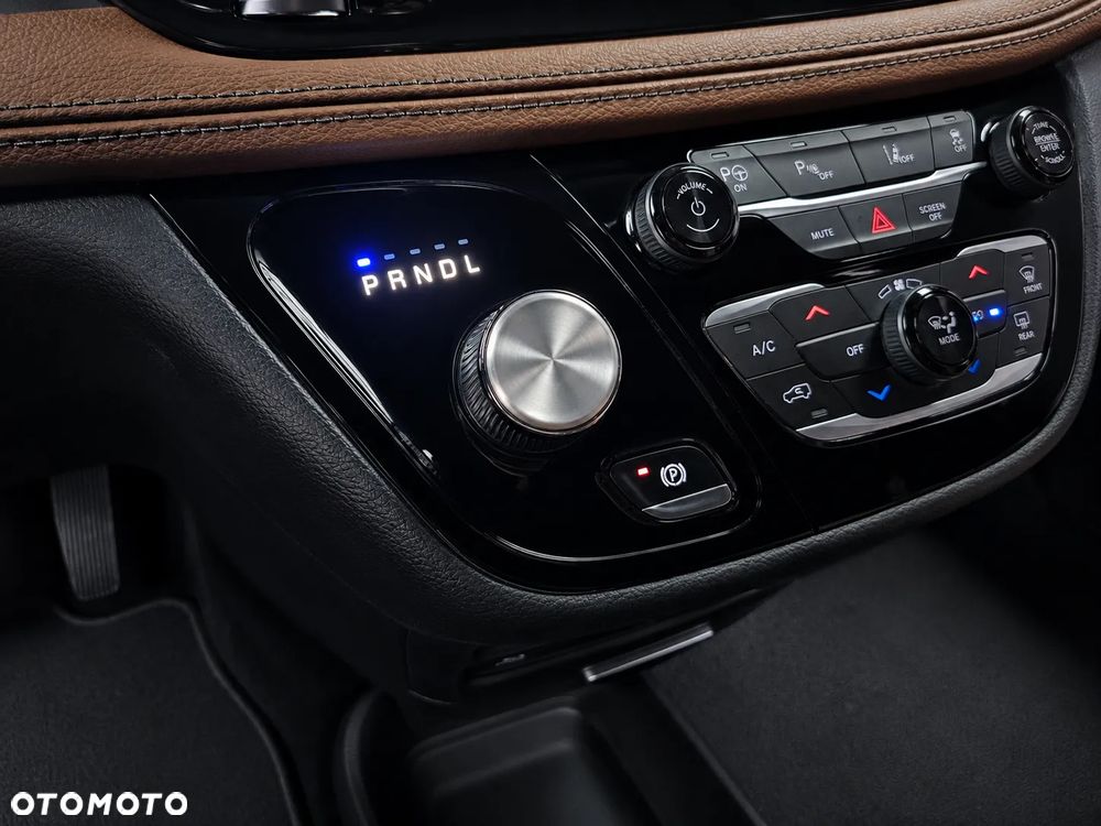 Chrysler Pacifica - 17