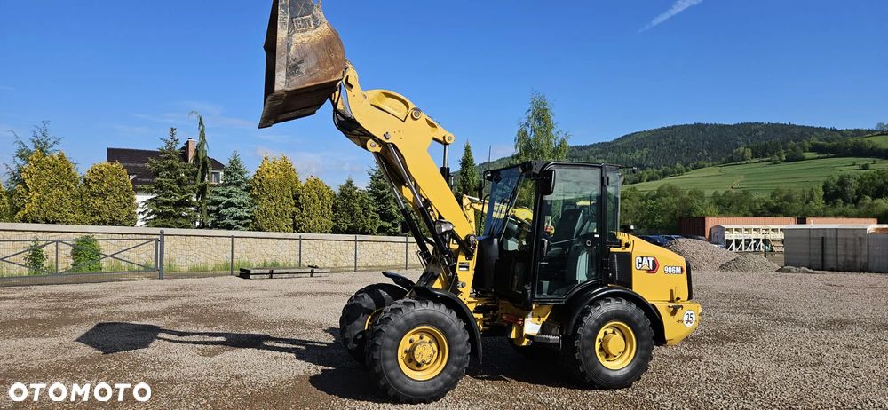 Caterpillar 906M - 8