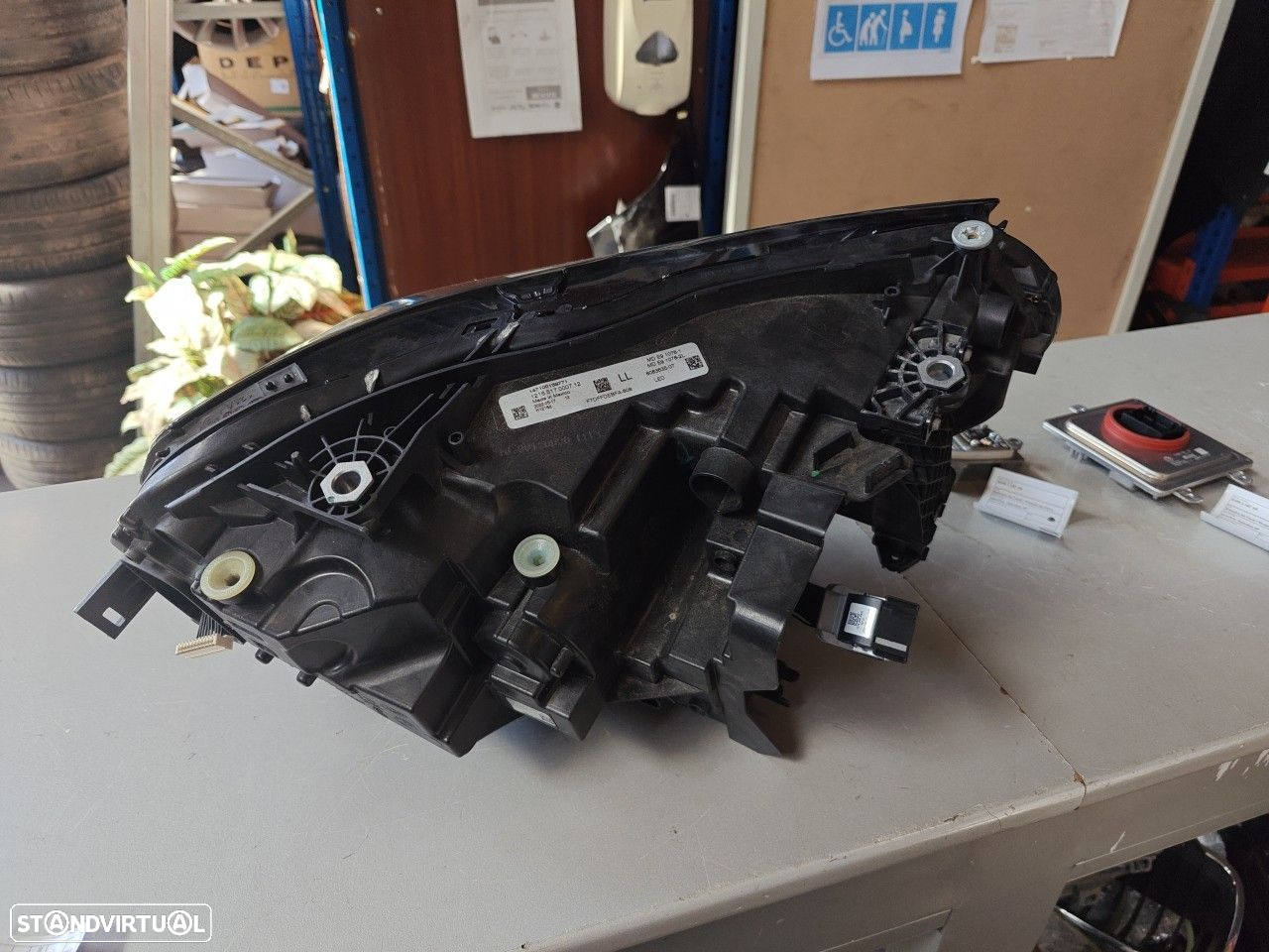 Farol Frente Esquerdo / Otica Esquerda Bmw 2 G87 M2 8083635-07 Zkw 147 - 7