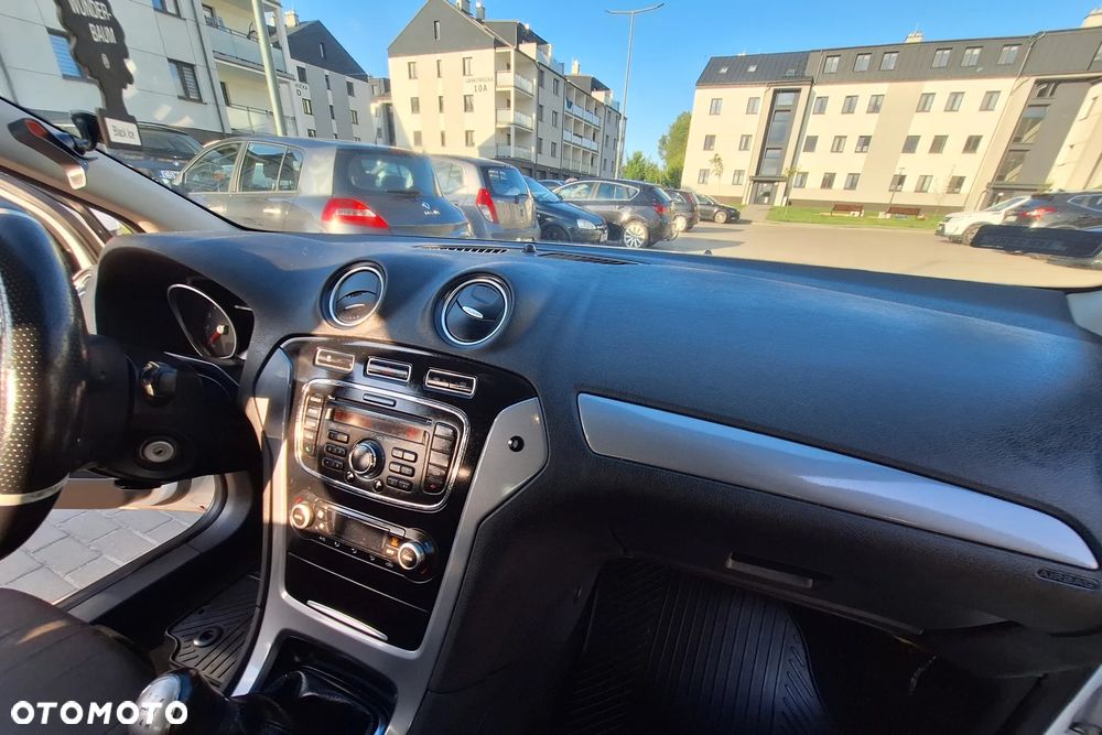 Ford Mondeo 1.6 Trend - 11