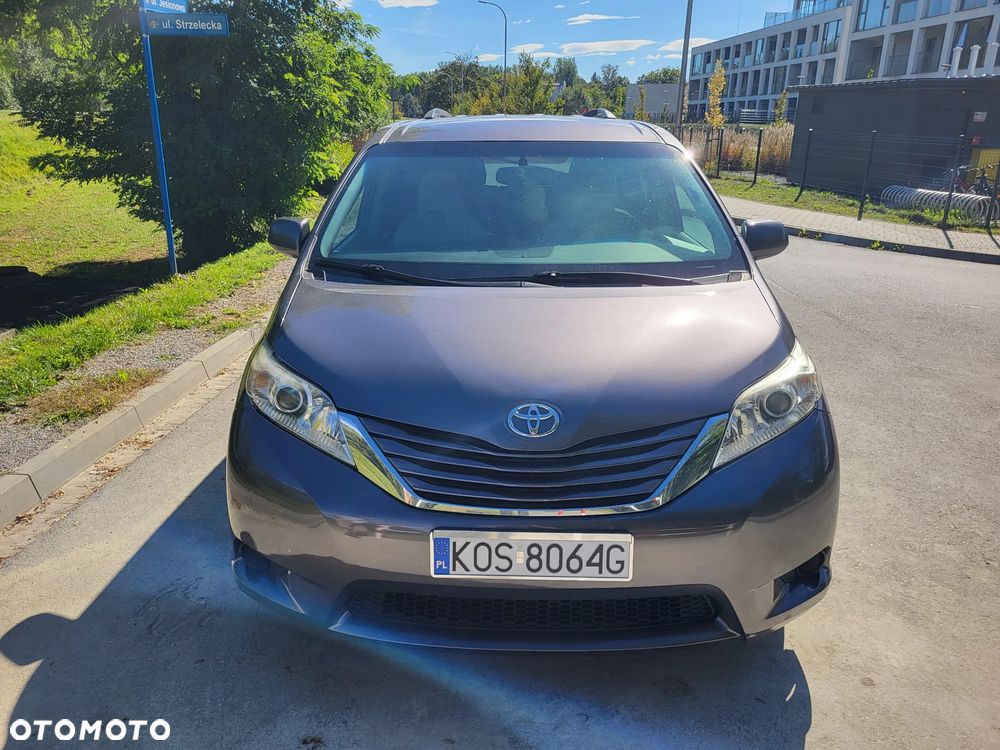 Toyota Sienna 3.5 V6 LE AWD - 1