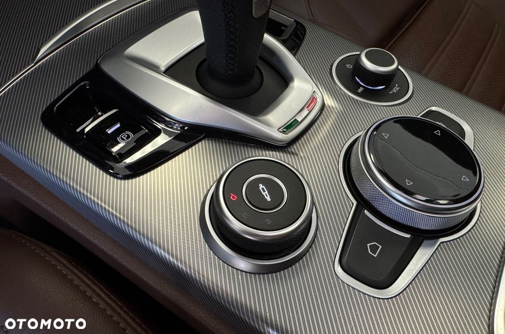 Alfa Romeo Stelvio 2.2 JTDM Veloce Q4 - 25