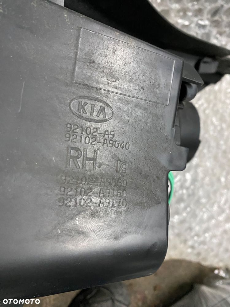 LAMPA PRAWA ZWYKŁA SOCZEWKA KIA CARNIVAL SEDONA 92102-A9040 2015- - 11