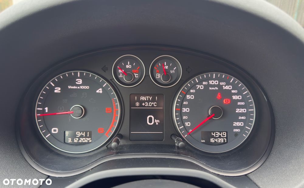 Audi A3 Sportback 1.6 TDI DPF Ambiente - 12