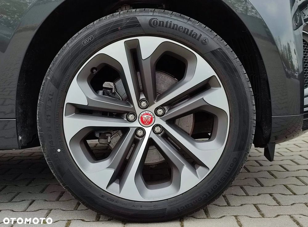 Jaguar F-Pace P250 AWD R-Dynamic HSE - 17