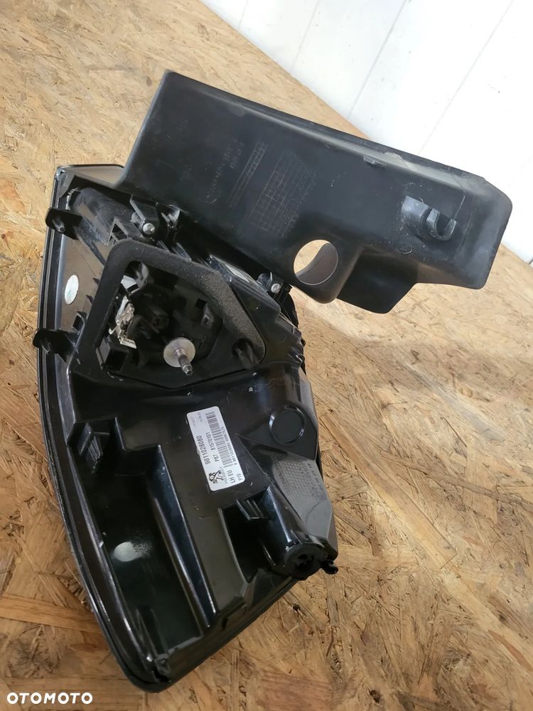 Lampa tylna lewa Peugeot 5008 II - 4