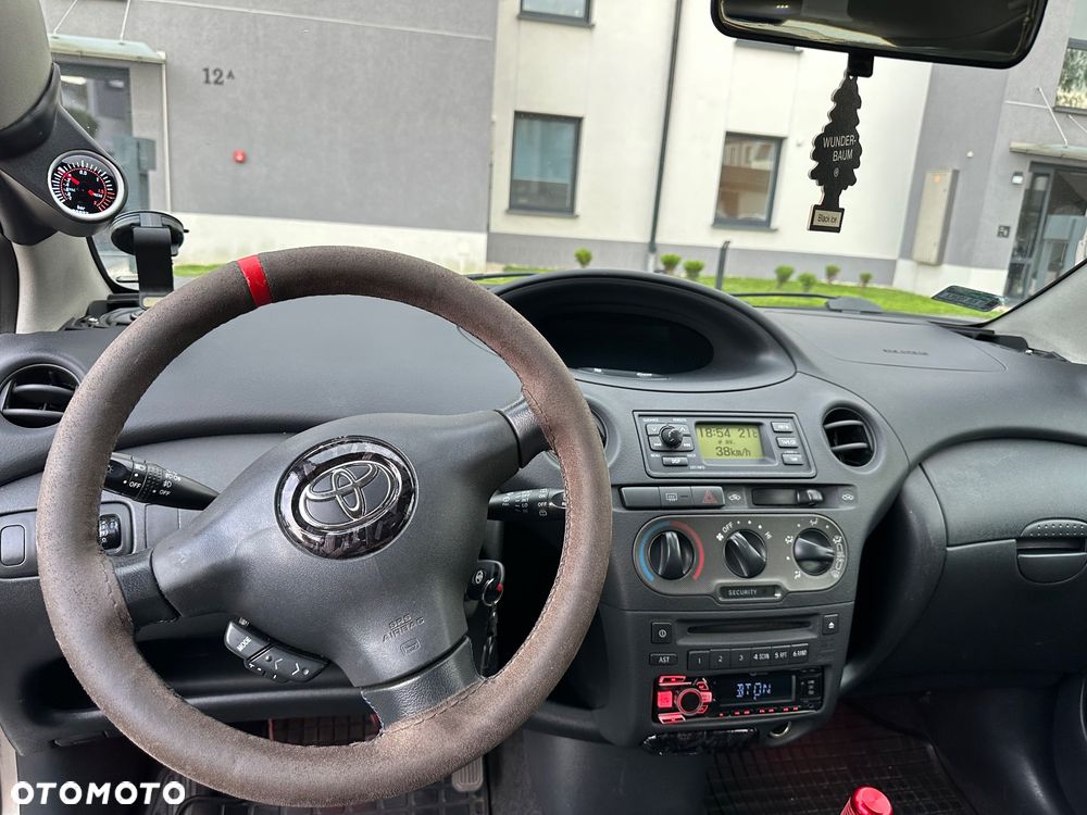 Toyota Yaris - 15