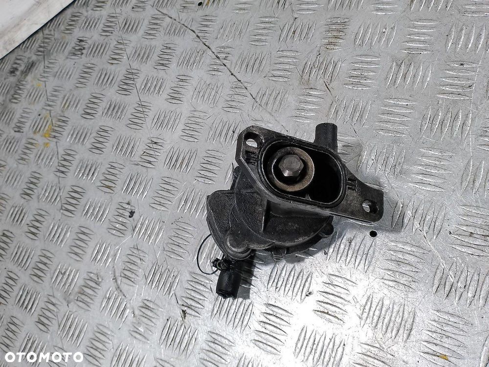 POMPA VACUM VW TRANSPORTER T4 2.4 - 5