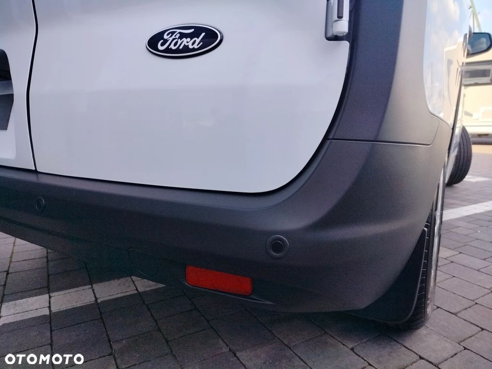 Ford Transit Courier - 26