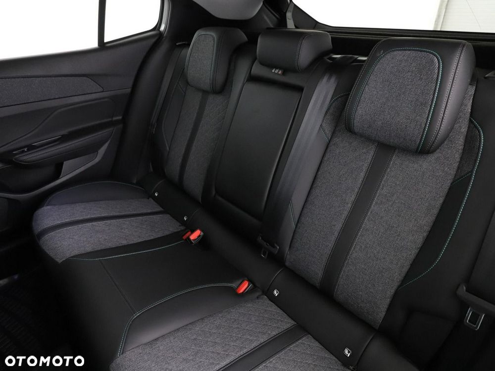 Peugeot 408 PureTech 130 EAT8 Allure Pack - 18