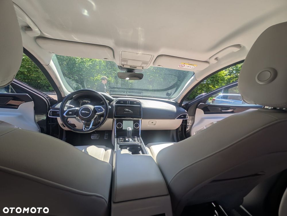 Jaguar XE 2.0 D180 AWD S - 13
