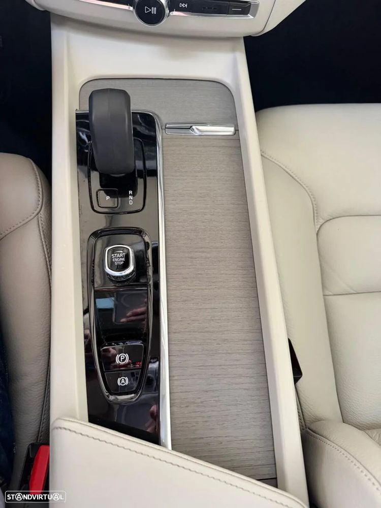 Volvo XC 60 2.0 T6 PHEV Core AWD — fotografia 13