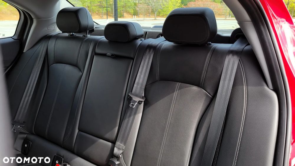 Alfa Romeo Giulia 2.0 Turbo 16V AT8-Q4 Ti - 36