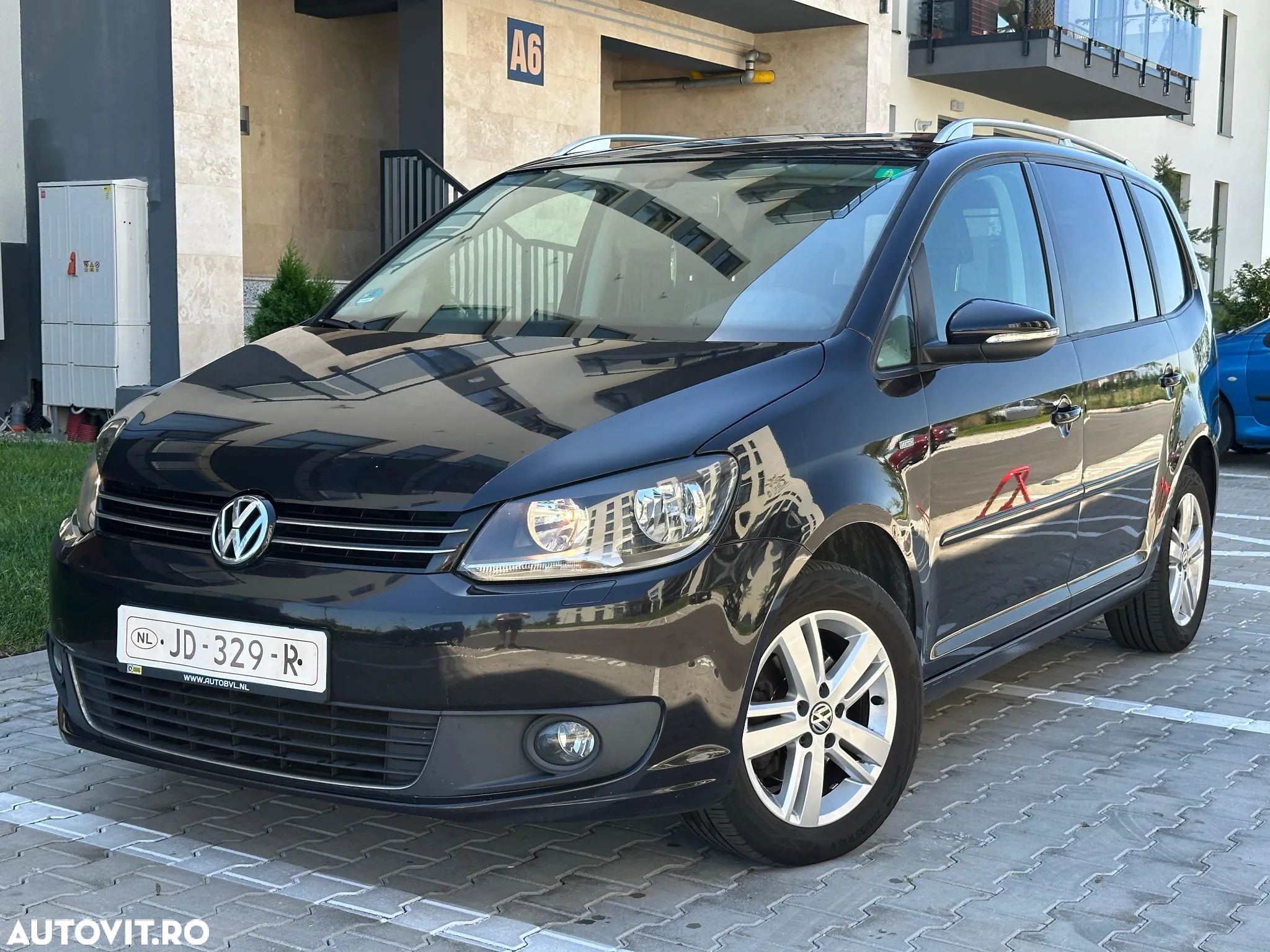 Volkswagen Touran 1.6 TDI DPF MATCH - 1